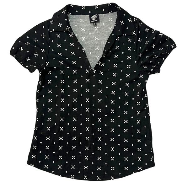 Bobeau MEDIUM Elastic Short Sleeve Piqué Patterned Collared Split Neck Top - Picture 7 of 8